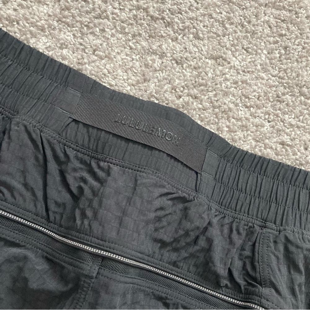 Lululemon pace breaker utility short 7” LL NWT - Picture 2 of 5